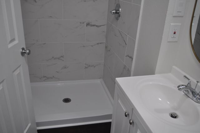 708 N Mckinney Street, Ennis, TX 75119