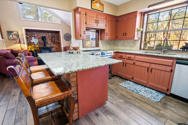 154 Pine Glen, Holly Lake Ranch, TX 75765
