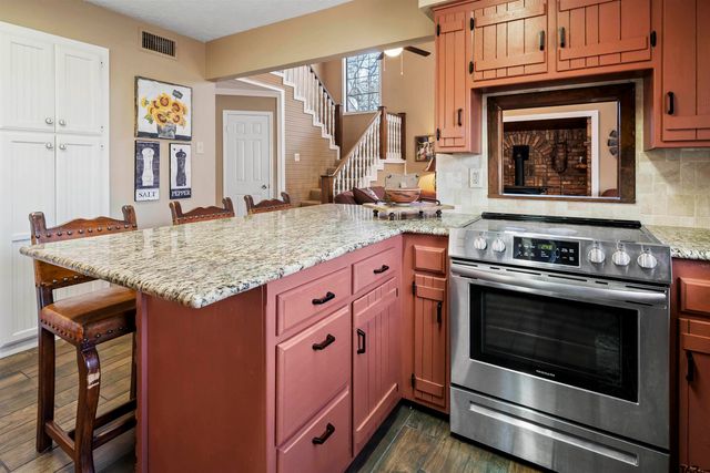 154 Pine Glen, Holly Lake Ranch, TX 75765
