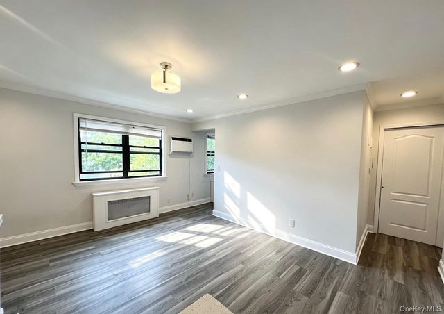 6943 136th Street B, Flushing, NY 11367