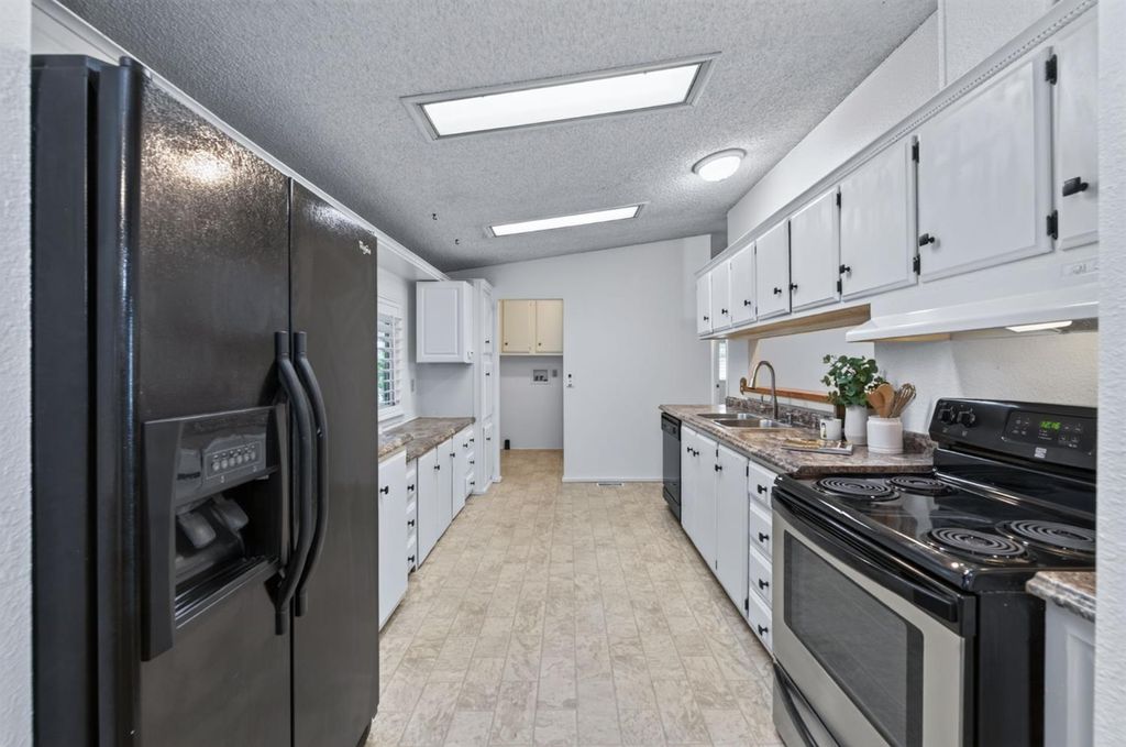 Image 19 of property listing at 8701 Highway 41 # 29 SP 29, Fresno, CA 93720