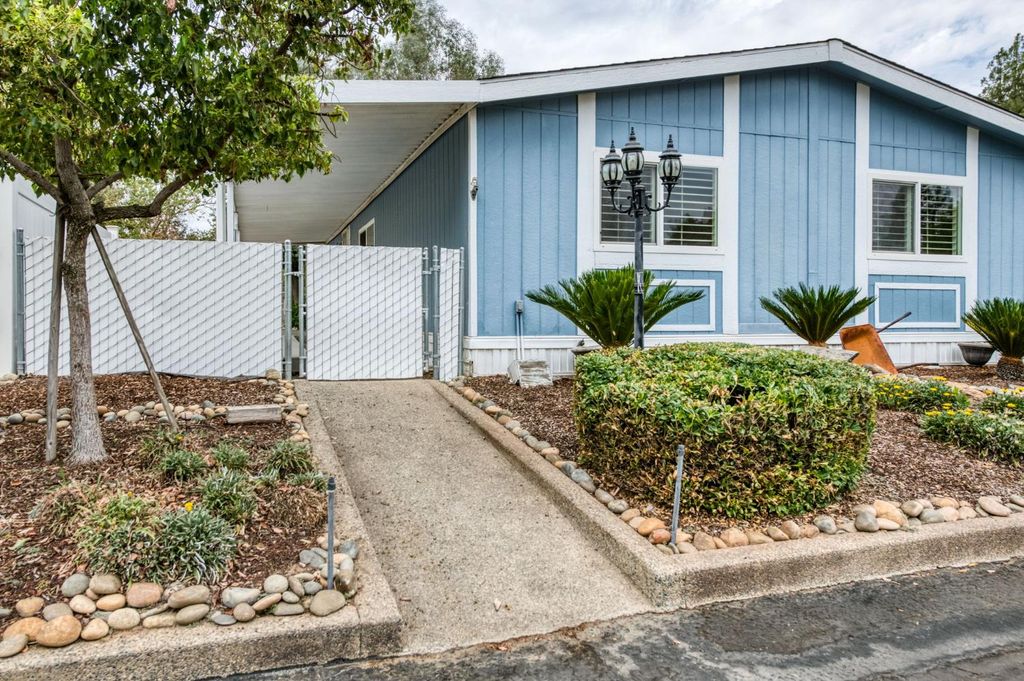 Image 4 of property listing at 8701 Highway 41 # 29 SP 29, Fresno, CA 93720