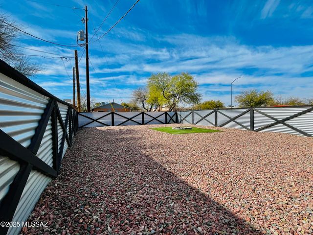 2508 N Fair Oaks Avenue, Tucson, AZ 85712