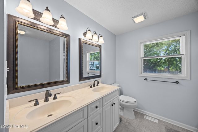 105 Lunington Mill Circle, Burgaw, NC 28425