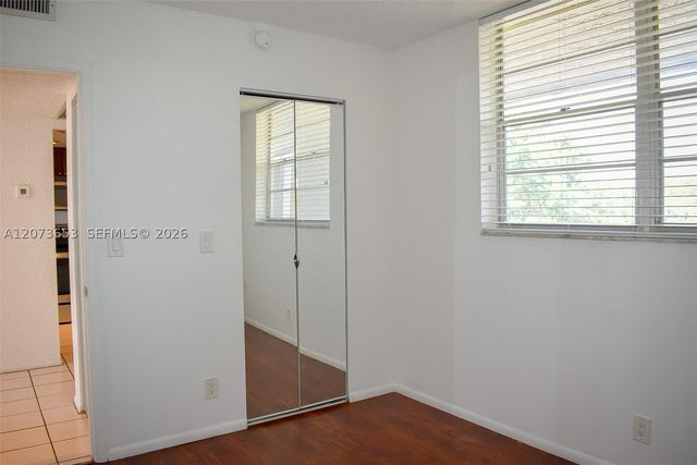 9230 Lagoon Pl 411, Davie, FL 33324