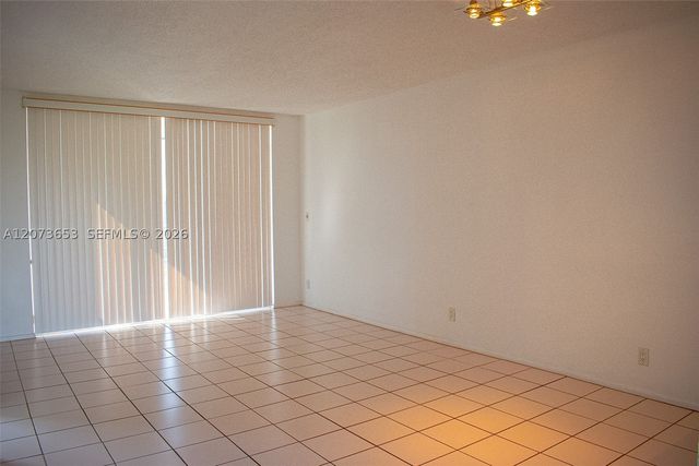 9230 Lagoon Pl 411, Davie, FL 33324