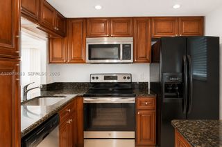 9230 Lagoon Pl 411, Davie, FL 33324