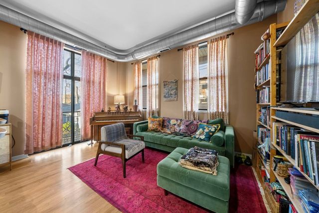 4011 N Francisco Avenue 101, Chicago, IL 60618