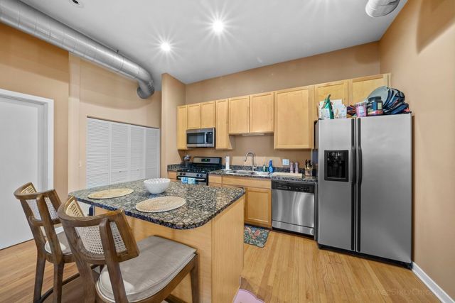 4011 N Francisco Avenue 101, Chicago, IL 60618