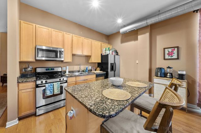 4011 N Francisco Avenue 101, Chicago, IL 60618