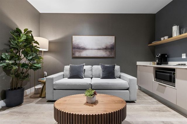 229 SW 9th St 705, Miami, FL 33130