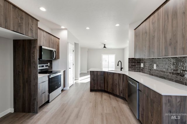 7489 W Newtown Dr, Eagle, ID 83616