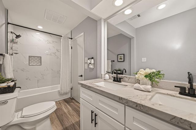 5422 Valerie Street, Bellaire, TX 77401
