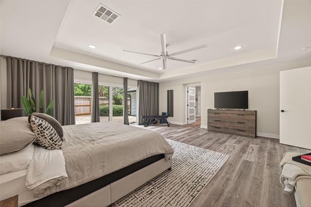 5422 Valerie Street, Bellaire, TX 77401