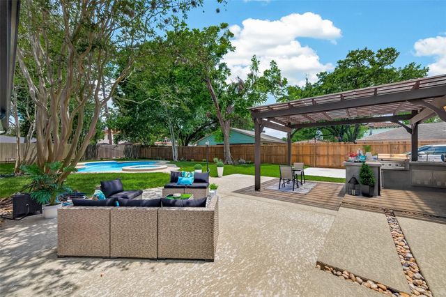 5422 Valerie Street, Bellaire, TX 77401