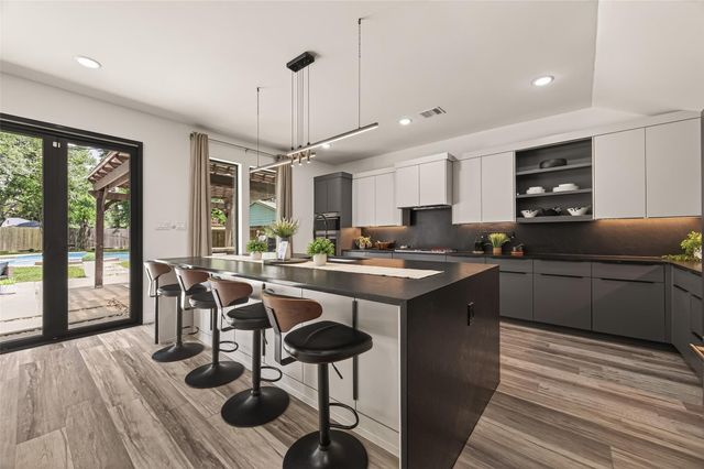 5422 Valerie Street, Bellaire, TX 77401