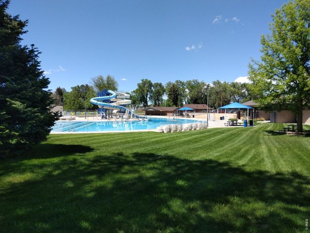 8 Elizabeth Ct, Longmont, CO 80501