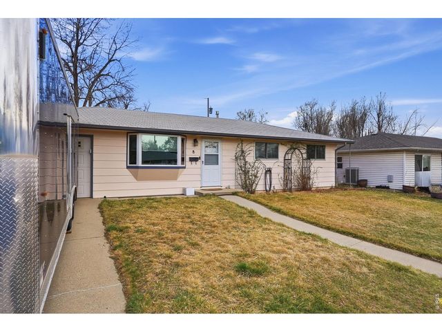 8 Elizabeth Ct, Longmont, CO 80501
