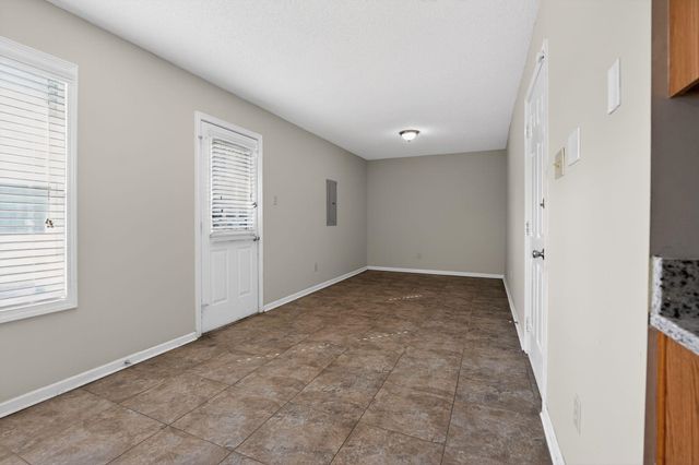 3989 BATTLEFIELD DR, Memphis, TN 38128