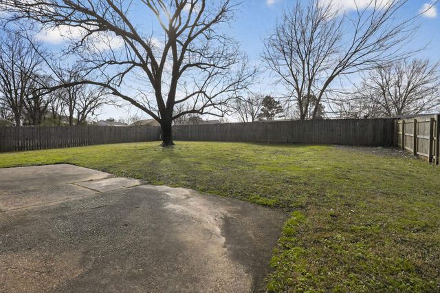 3989 BATTLEFIELD DR, Memphis, TN 38128