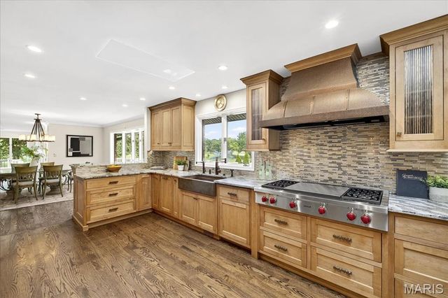 8 Number Two Green Drive, St Charles, MO 63303