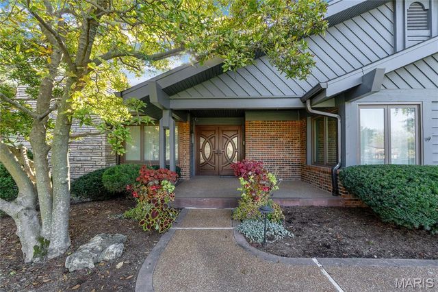 8 Number Two Green Drive, St Charles, MO 63303