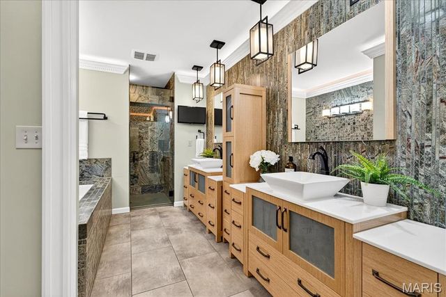 8 Number Two Green Drive, St Charles, MO 63303