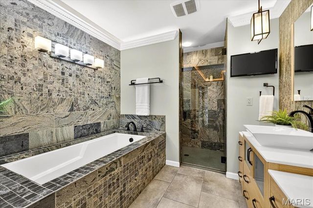8 Number Two Green Drive, St Charles, MO 63303