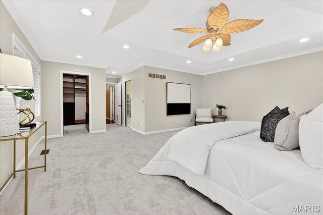8 Number Two Green Drive, St Charles, MO 63303