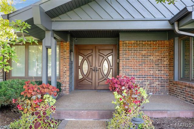 8 Number Two Green Drive, St Charles, MO 63303