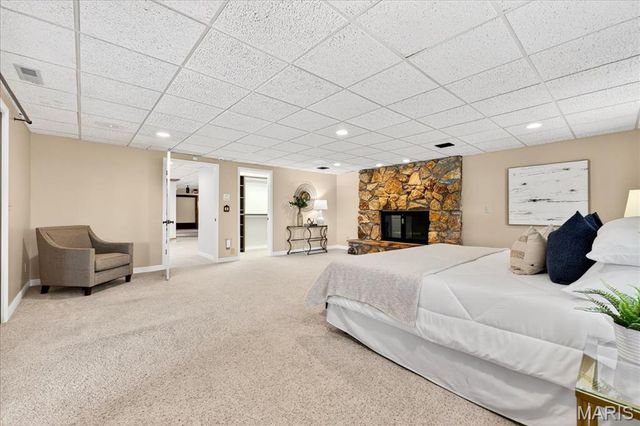 8 Number Two Green Drive, St Charles, MO 63303