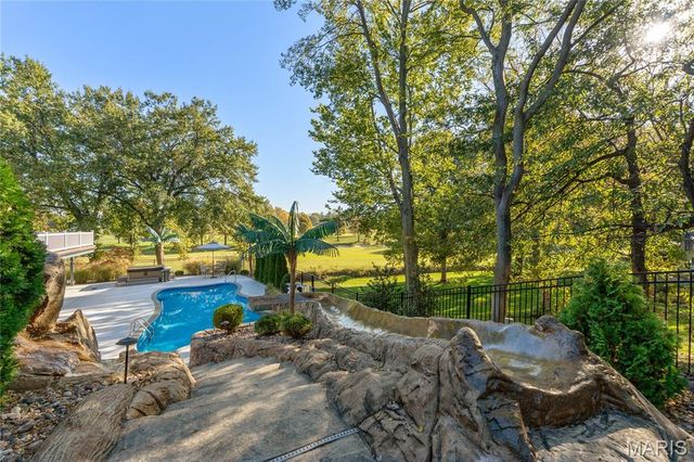 8 Number Two Green Drive, St Charles, MO 63303