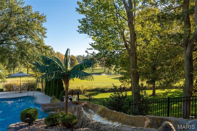 8 Number Two Green Drive, St Charles, MO 63303