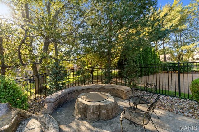 8 Number Two Green Drive, St Charles, MO 63303