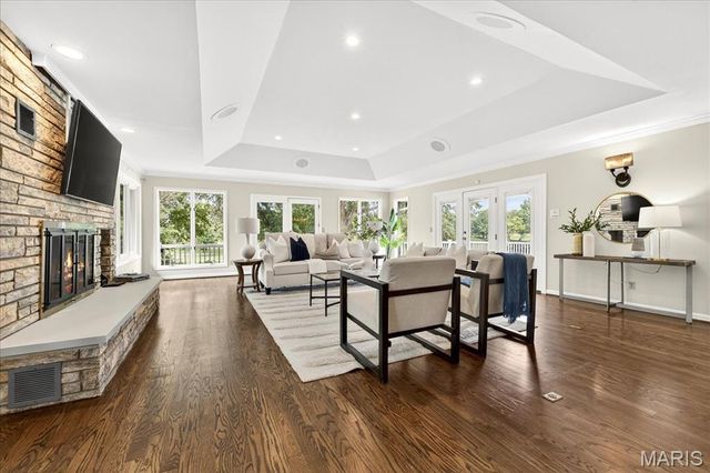 8 Number Two Green Drive, St Charles, MO 63303