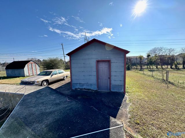 611 Clearview Street SW, Decatur, AL 35601