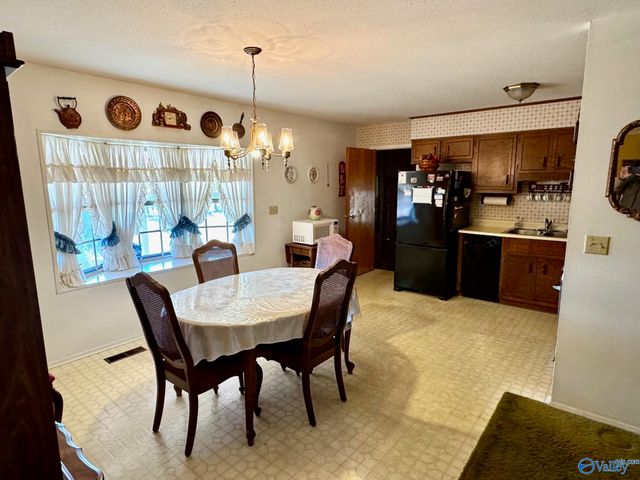 611 Clearview Street SW, Decatur, AL 35601