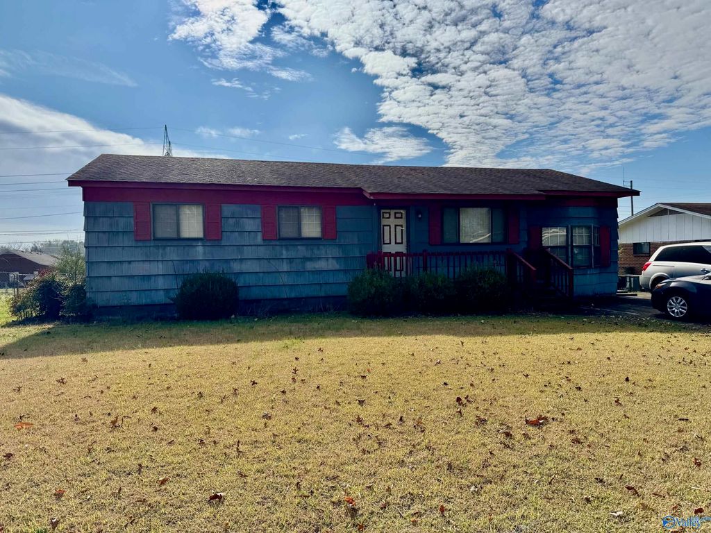 611 Clearview Street SW, Decatur, AL 35601