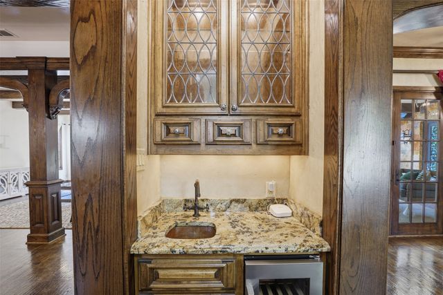 6674 Laurel Valley Drive, Fort Worth, TX 76132