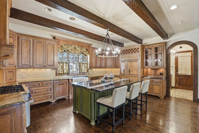 6674 Laurel Valley Drive, Fort Worth, TX 76132