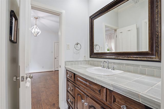 6674 Laurel Valley Drive, Fort Worth, TX 76132