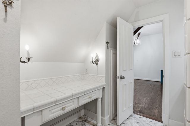 6674 Laurel Valley Drive, Fort Worth, TX 76132