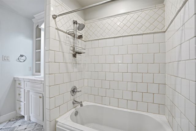 6674 Laurel Valley Drive, Fort Worth, TX 76132