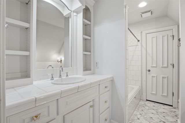 6674 Laurel Valley Drive, Fort Worth, TX 76132