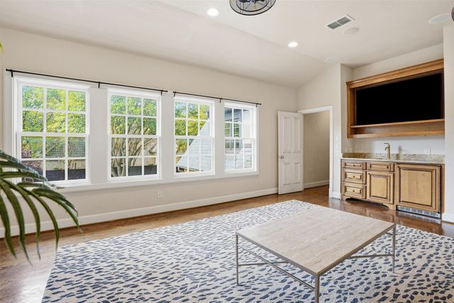 6674 Laurel Valley Drive, Fort Worth, TX 76132