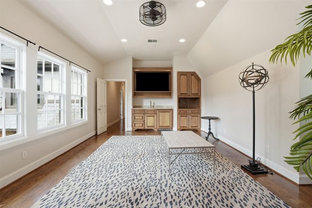 6674 Laurel Valley Drive, Fort Worth, TX 76132