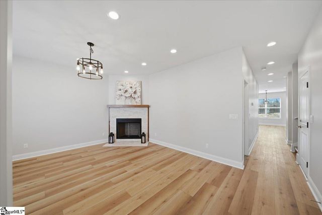 563 Clairidge Drive, Boiling Springs, SC 29316