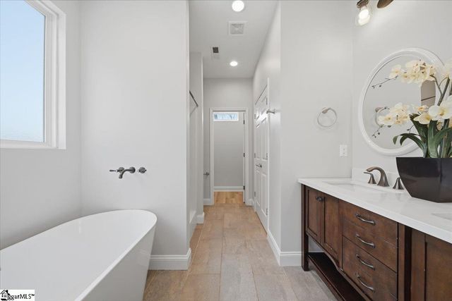 563 Clairidge Drive, Boiling Springs, SC 29316