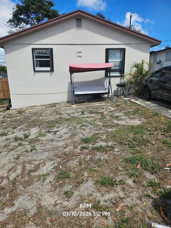 919 Selkirk Street, West Palm Beach, FL 33405