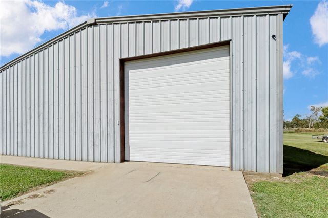 2923 County Road 209, Danbury, TX 77534